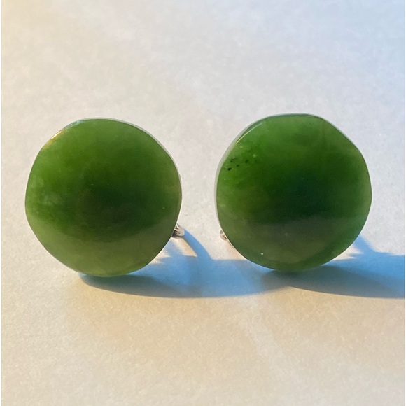 Vintage Natural Green Stone Silver Tone Screw Back Button Style Earrings - Picture 7 of 7